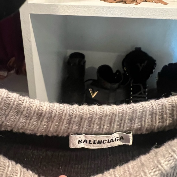 Balenciaga
logo sweater - Picture 3 of 3